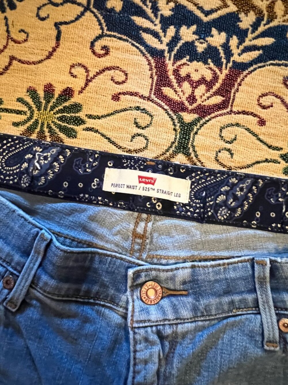 Levi's 525 Jeans Womens 14 M Light Wash Straight Leg Perfect Waist Distressed - Picture 8 of 16